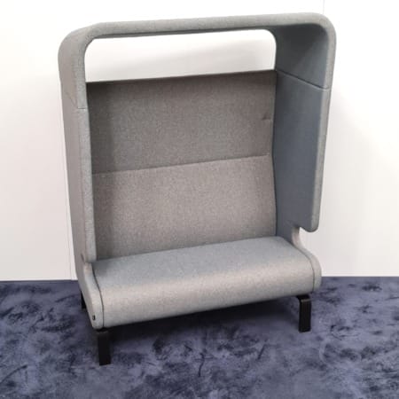 Tyst Soffa Materia Point 2 sits